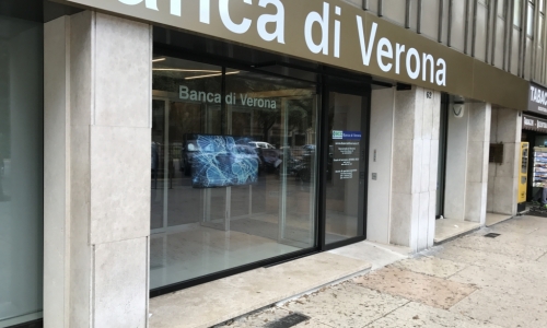 vetrine con porta automatica scorrevole vetri 03